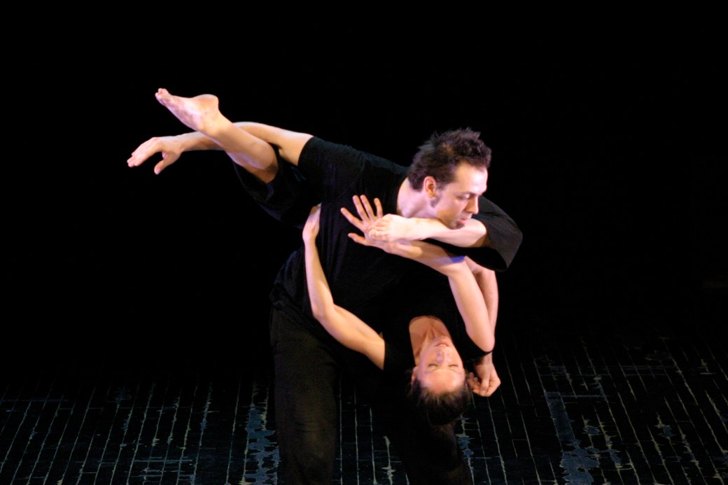 Les voix de l'ombre (2010) - Choregraphie Josiane Fortin - Photo Robert Duguay - Interpretes Catherine Lepage et Bruno Gagnon